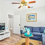 Charming Downtown Carriage Apartment