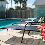 Seascape Family Beach Retreat