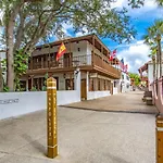 Orange Street Apartment