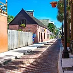 Orange Street Apartment
