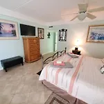 Island House B107 Condo