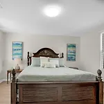 Uptown Lovebird Nest, Minutes To Vilano Beach And Downtown!