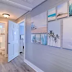 Apt With Balcony, Walk To Historic District!
