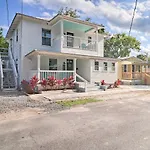 Apt With Balcony, Walk To Historic District!