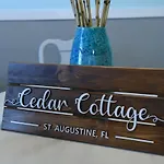 Cedar Cottage - Newly Renovated, Walk Downtown