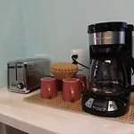Cedar Cottage - Newly Renovated, Walk Downtown