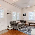 Quaint Modern Downtown Cottage