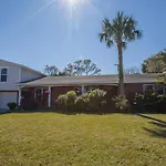 Two Living Quarters, 6Min Walk To Beach, Few Steps From Restaurants