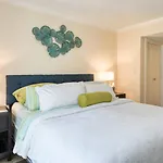 Island Palms Retreat