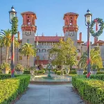 Chic Retreat In Downtown St Augustine