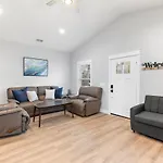 Brand New Entire Home Close To Beach