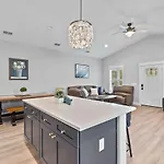 Brand New Entire Home Close To Beach