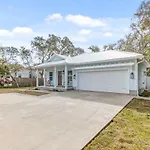 Brand New Entire Home Close To Beach