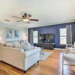 St Augustine Island Home With Patio, Walk To Beach!