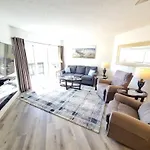 Island House D222 Condo
