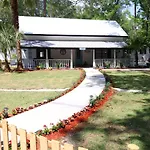Cottage In The Woods At Emerald Lakes Estate