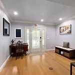 Fountain Of Youth House - Scenic Downtown Retreat