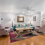 Fountain Of Youth House - Scenic Downtown Retreat