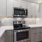 Oneida Charmed - Historic Cottage W Modern Flair