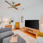 Updated Early 1900S 2Br Cottage Walking Distance To Downtown With Onsite Parking