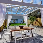 Las Olas Cabana- Close To Beach & Restaurants
