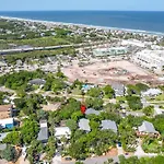 Turtle Hideaway- Walk To Beach & Pier