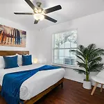 Boho Bungalow - Chic Pet Friendly Mins To Town