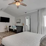 Lux Beach Cabana - Close To Beach & Restaurants