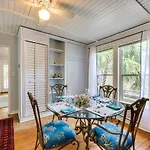 Old Florida Cottage In St Augustine With Porch!
