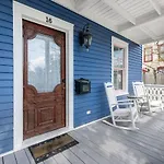 The Blue Lion- 2 Blocks To Downtown Historic Charm