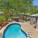 Vilano Paradise- Resort-Style Pool Walk To Beach