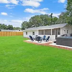 Renovated King Bed Game Room Hot Tub Dogs Ok