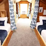 Charming Oasis - Ultimate Rustic Getaway!
