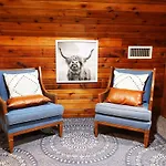 Charming Oasis - Ultimate Rustic Getaway!