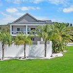 Your Summer Haven Near Beach Heated Pool Bbq