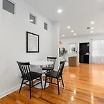 Uptown Loft - Bright - Modern - Walkable