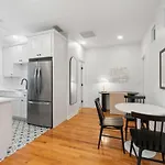 Uptown Loft - Bright - Modern - Walkable
