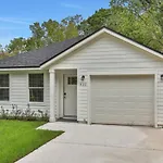 Charming Oasis Near Downtown And Beach