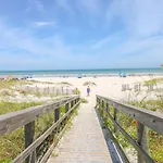 Ocean Village Club R28