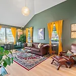 La Reverie - Historical Chic, Downtown Boutique