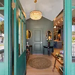 La Reverie - Historical Chic, Downtown Boutique