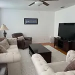 Updated,Spacious, Maritime 3Br Downtown Cottage