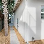 Mod Studio - 100 Steps To The Beach, Pets Ok, Private Deck!