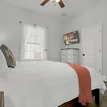 Charming Cottage W Pool, Walkable To Downtown