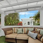 Charming Cottage W Pool, Walkable To Downtown