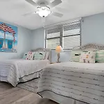 Upscale Oceanfront Condo With Panoramic Views And Pool