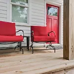 Downtown Home With Hot Tub, Bbq, Near Ice Plant!