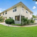 1 Block From St Aug Beach And A Street, Boho Apt With Tropical Vibes, Patio, 3 Parking Spots