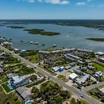 Paradise Packs A Punch! Beachside Home With Heated Pool, Outdoor Lounge, Steps From Beach Access