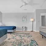 Sapphire Skies! Sweet Beach Condo Steps From The Sand And Surf